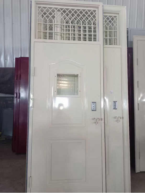 蒲城学校教室门