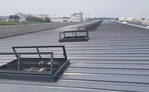 某中学室内体育馆蒲城排烟窗改造项目