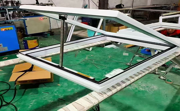 某地下车库出入口蒲城排烟窗配置工程