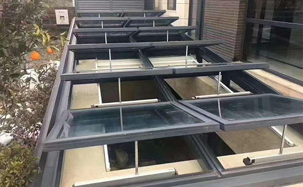 某轨道交通车辆维修车间蒲城排烟窗应用 某轨道交通车辆维修车间蒲城排烟窗应用