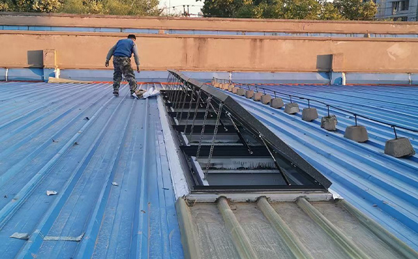 某区域性物流仓储中心蒲城排烟窗系统安装项目