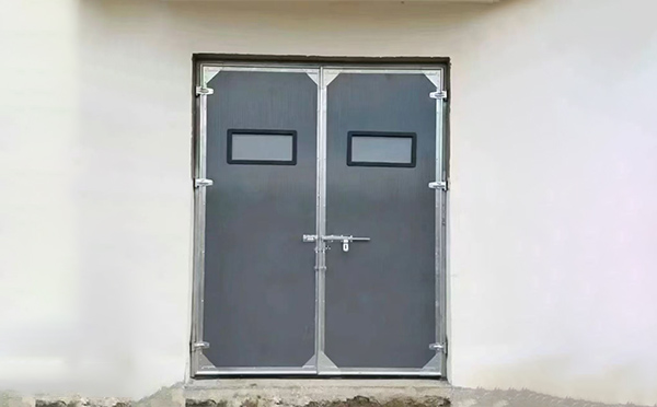 蒲城工业门在高温作业区域的运行表现